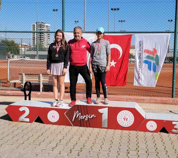 Öğrencimiz Lara ÖZCAN'ın (7/F) Tenis Başarısı