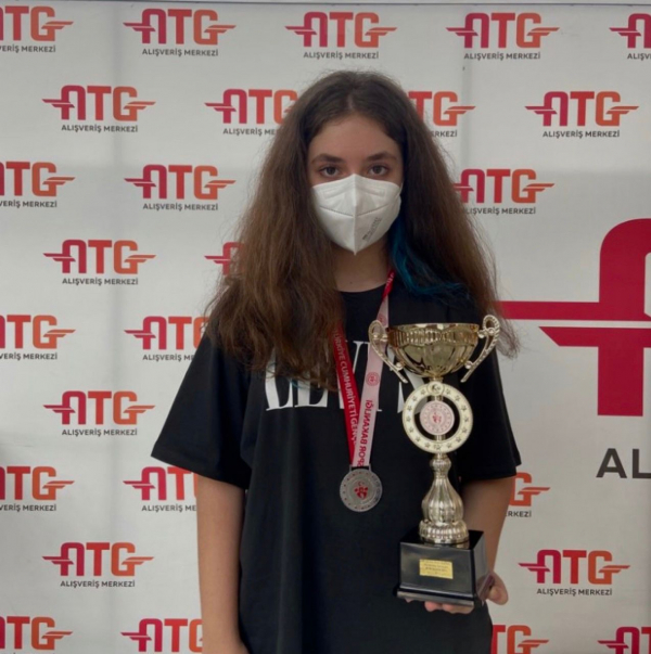 Ortaokul öğrencimiz Dora YILDIZ’ın Ankara 30 Ağustos Zafer Bayramı Satranç Turnuvası Başarısı