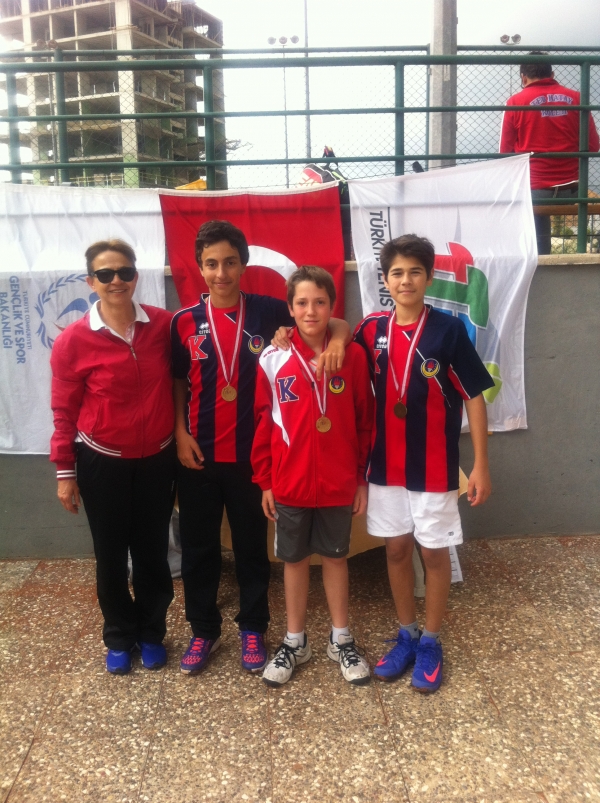 Yıldız Erkek Tenis Takımımız Türkiye Şampiyonasına Gitmeye hak kazandı