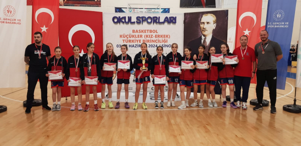 Küçük Kız Basketbol Takımımız Türkiye 3.'sü