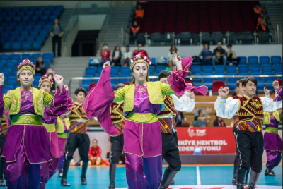Halk Dansları Topluluğumuz A Milli Kadın Hentbol Takımımızın Maçında Sahne Aldı