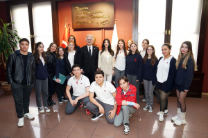 Öğrencilerimiz Devlet Tiyatroları Genel Müdürü Tamer Karadağlı’yı Ziyaret Ettiler