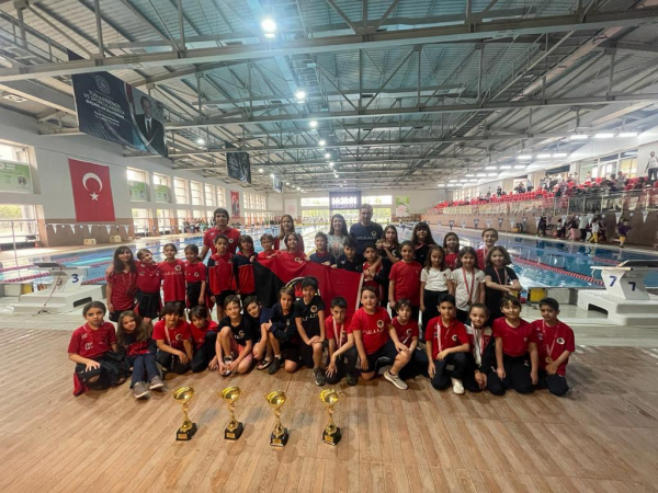 İlkokul Minik A ve Minik B Kız-Erkek Yüzme Takımlarımız Ankara 1.si Oldu