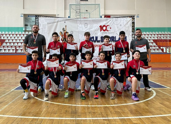 Ortaokul Küçük Erkek Basketbol Takımımız Kırşehir'de Tüm Maçlarını Kazandı