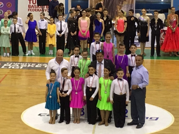 Öğrencilerimiz Dans Yarışmasında Madalya Kazandılar