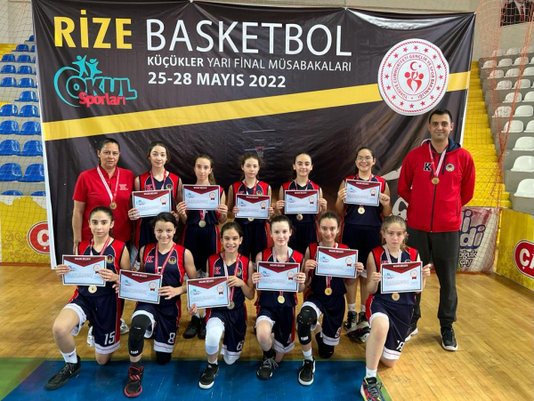 Ortaokul Küçük Kız-Erkek Basketbol Takımlarımız Türkiye Şampiyonası'na Katılmaya hak Kazandı