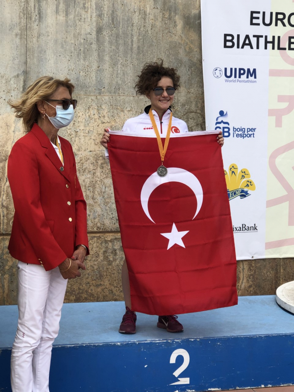 Öğrencimiz Asu Zeynep NAMAZCI Biathle-Triathle Avrupa Şampiyonasında 2. Oldu