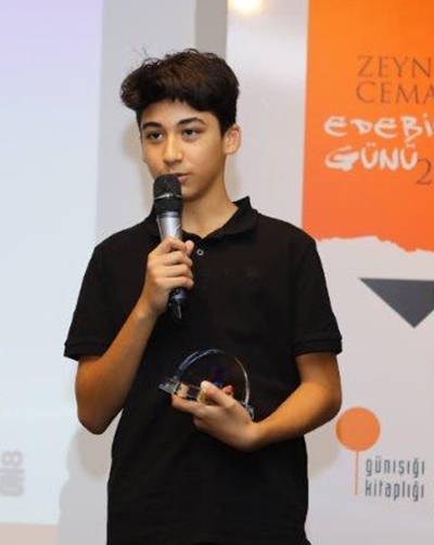 Ortaokul Öğrencimiz Batu Özdemir’in Zeynep Cemali Öykü Yarışması’ndaki Büyük Başarısı