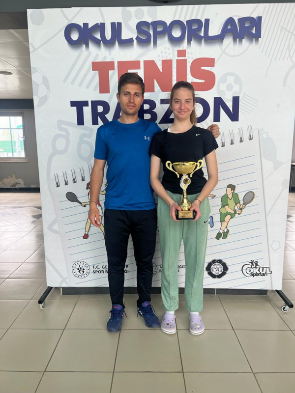 Ortaokul Öğrencimiz Nisan Daş'ın Tenis Başarısı