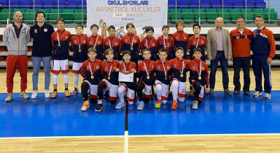 Ortaokul Küçük Erkek Basketbol Takımımız Yarı Final Müsabakalarına Katılmaya Hak Kazandı.