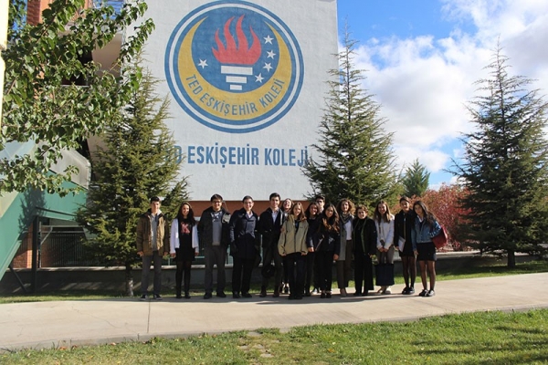 TED UNICEF Kulübü Öğrencilerimiz Eskişehir'de Konferans Verdi