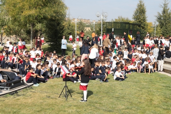 Ankara’nın Başkent Oluşunun 95. Yılını İlkokul Öğrencilerimiz Büyük Bir Coşkuyla Kutladı