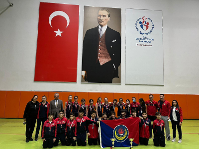 Ortaokul Küçük Kız – Erkek Voleybol Takımlarımız Ankara 2.si