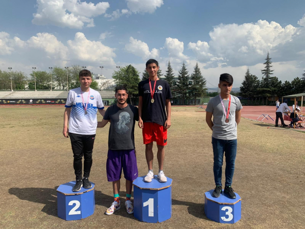 Lise Öğrencimiz Ahmet Yiğit Vardar Atletizmde Türkiye Şampiyonası'na Katılmaya Hak Kazandı