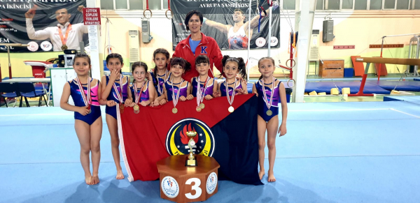 İlkokul Artistik Cimnastik Minik B kız Takımımız Ankara 3.sü Oldu.