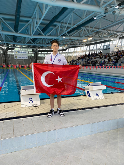 Ortaokul Öğrencimiz Can Acar&#039;ın Yer Aldığı Yüzme Milli Takımımız Türkiye Rekoru Kırdı