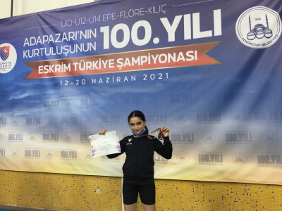 İlkokul öğrencimiz Aybüke GENÇ (4/A) Eskrim Türkiye Şampiyonası&#039;nda 6. Oldu
