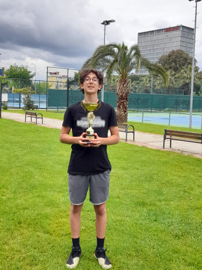 Lise Öğrencimiz Çağan Doruk Diker&#039;in Tenis Başarısı
